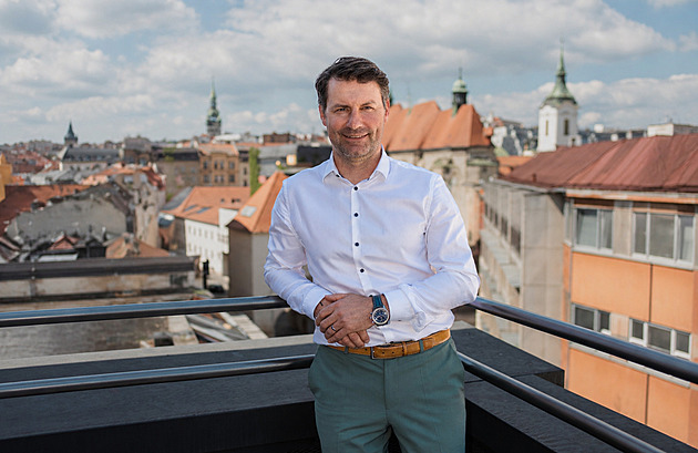 Mzdy otevřeně: rozdíly a jak si říct o více peněz, radí HR odborník