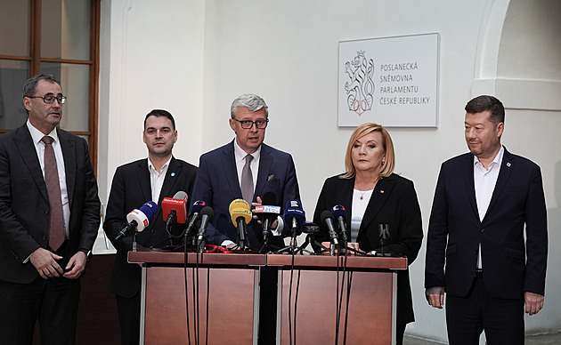 Nemáme prezidentský systém, hájí koalice, že nechce Pavla na summitu NATO