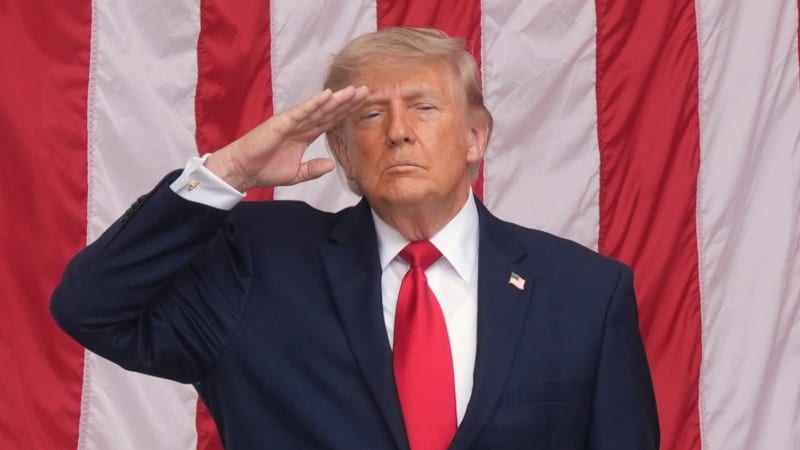 ANALÝZA: Trump přijal „teorii šílence“ a hrozí zkázou. Útoku se bojí každý 11. člověk světa