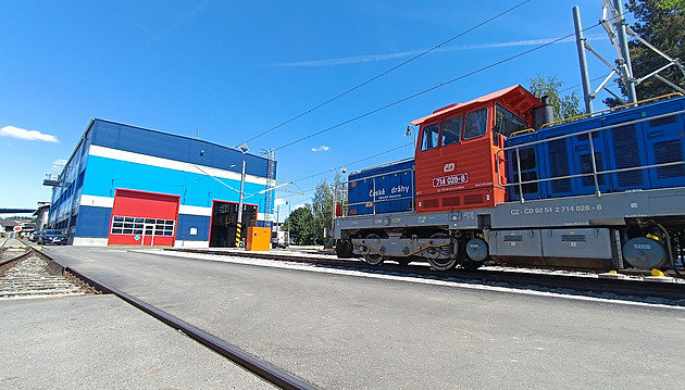 Moderní servis vlaků. V Brodě opraví pět souprav najednou, shánějí mechaniky