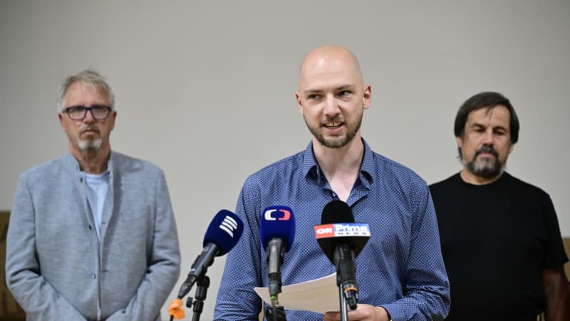 Veřejná služba se rozpadá, varoval šéf stávkujících odborářů. Babiše vyzval ke zrušení změn