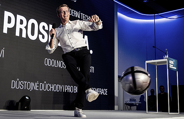 Česko může uspořádat fotbalové Euro v roce 2040 se Slovenskem a Rakouskem, řekl Kupka