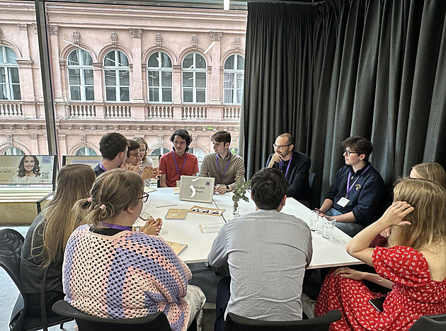 Speed Dating s vědci. Talentovaní studenti dostali unikátní možnost setkat se s odborníky