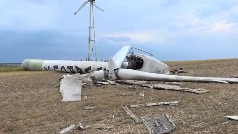 Pád větrné elektrárny na Přerovsku: Technici odstraňují trosky. Škoda jde do statisíců